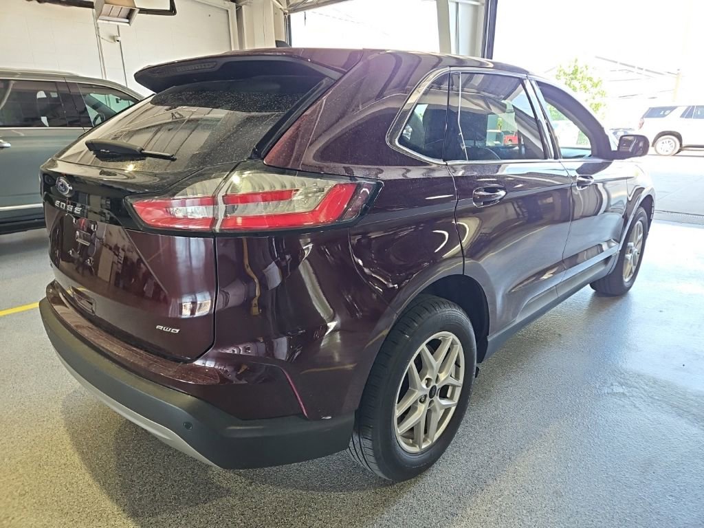 Used 2024 Ford Edge SEL w/ Convenience Package AWD/4WD image 3