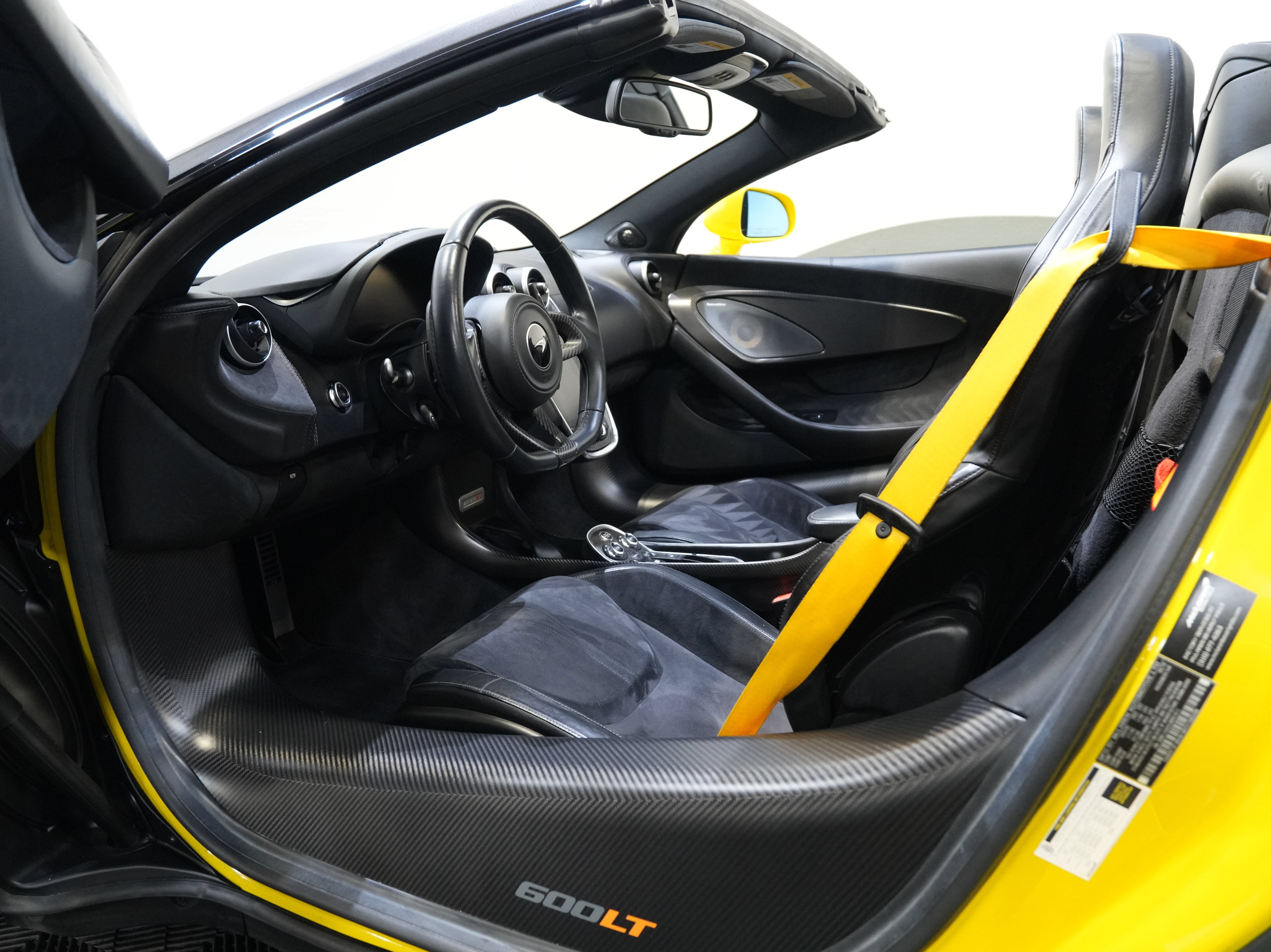 Used 2020 McLaren 600LT Spider RWD image 32