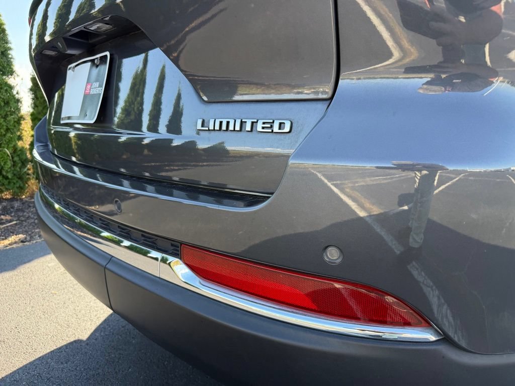 Used 2025 Jeep Grand Cherokee Limited RWD image 9