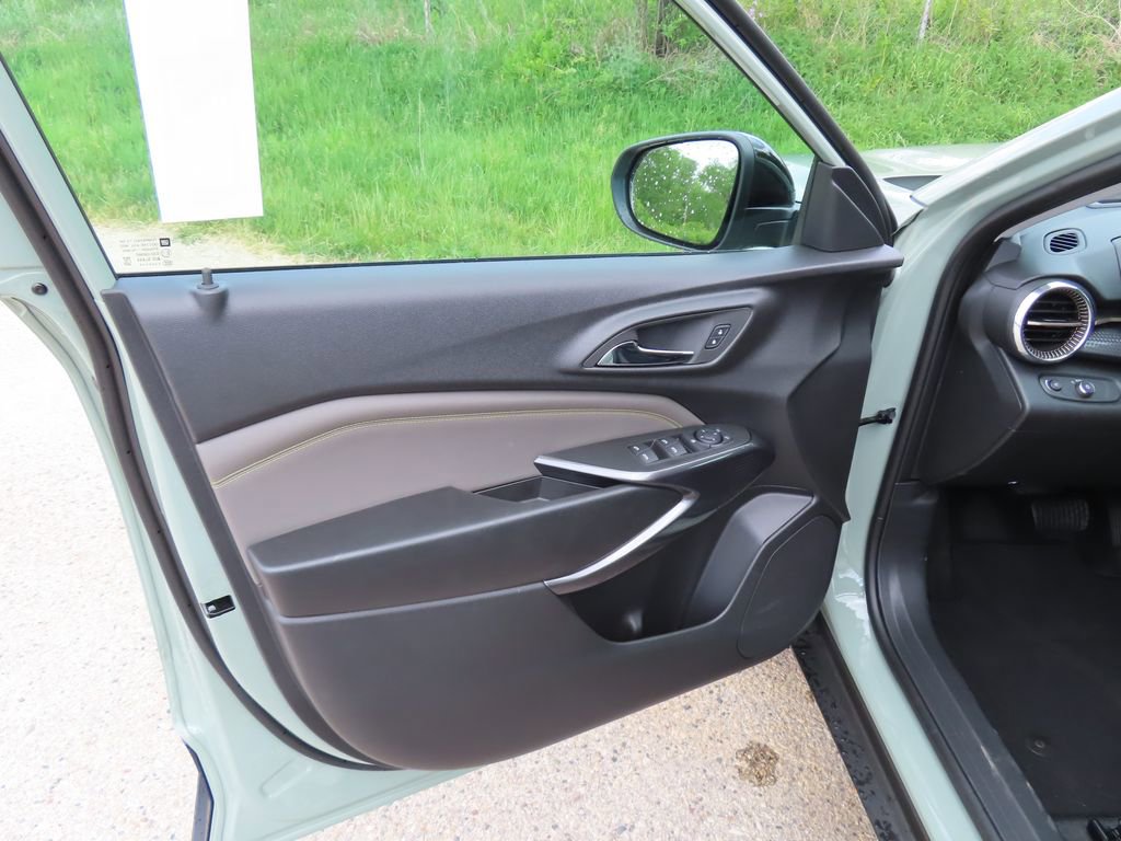New 2026 Chevrolet Trax ACTIV w/ Driver Confidence Package FWD image 21