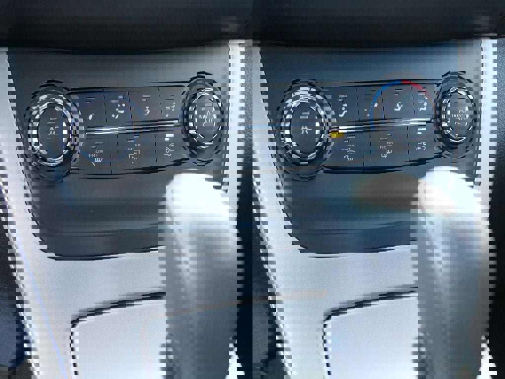 Used 2015 Nissan Sentra S image 22