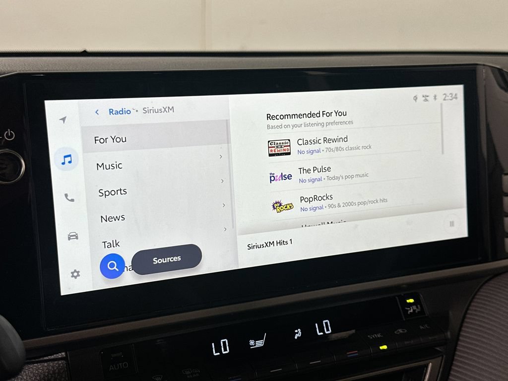 Used 2025 Toyota Camry SE w/ Multimedia Upgrade Package FWD image 29