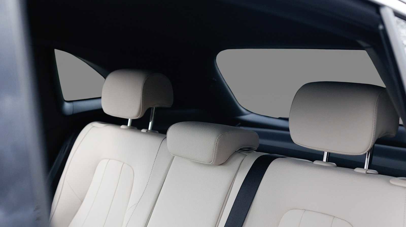 Used 2025 Mercedes-Benz GLA 250 4MATIC image 13