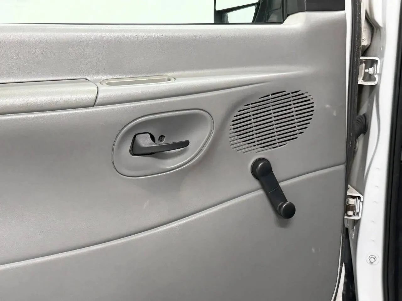 Used 2003 Ford E-350 and Econoline 350 XL RWD image 26