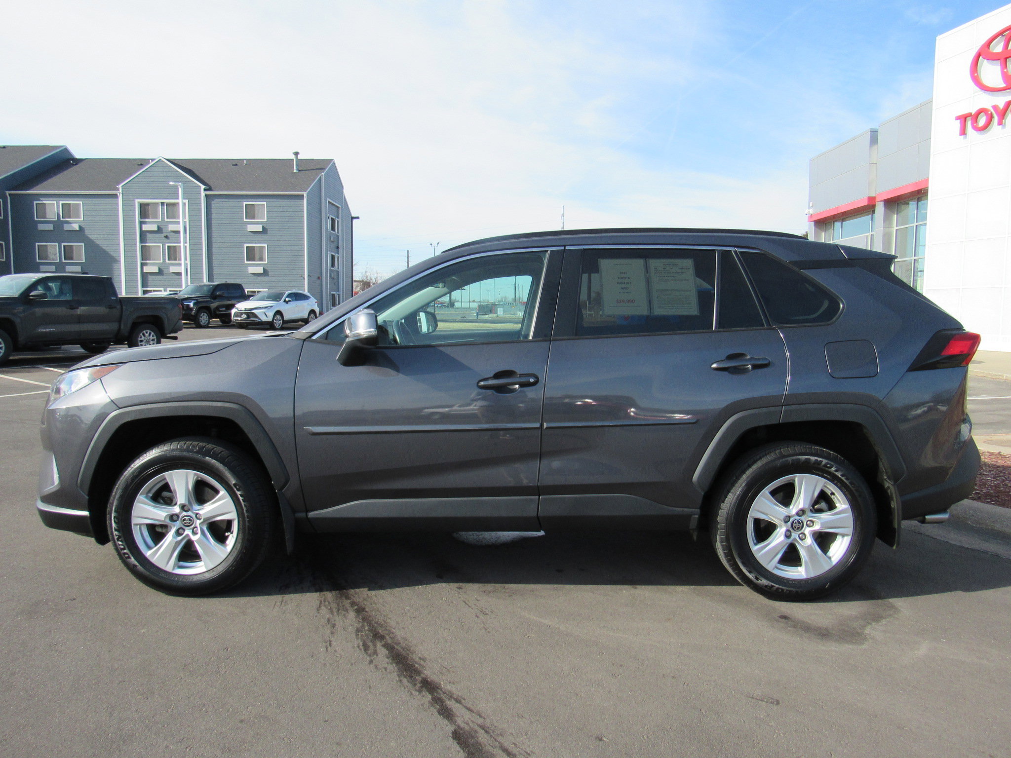 Used 2021 Toyota RAV4 XLE w/ XLE Grade Weather Package image 9