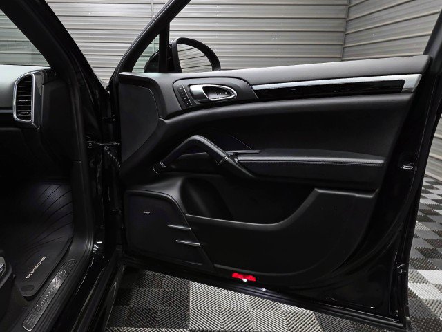 Used 2014 Porsche Cayenne GTS AWD/4WD image 36