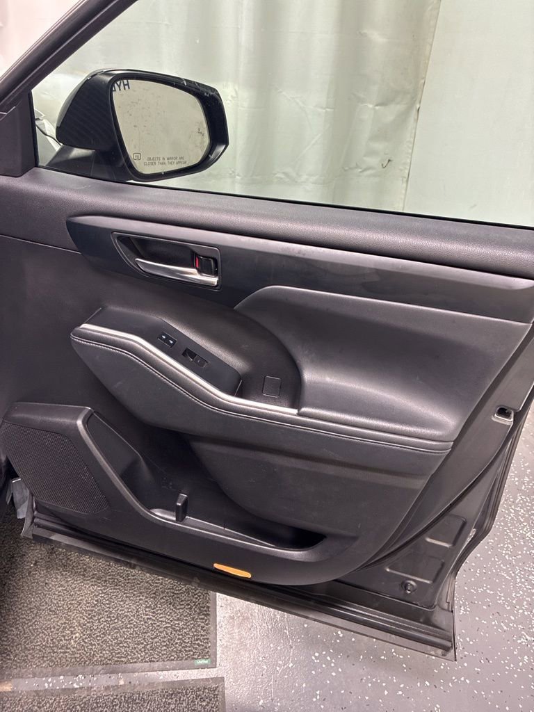 Used 2022 Toyota Highlander XSE AWD/4WD image 34