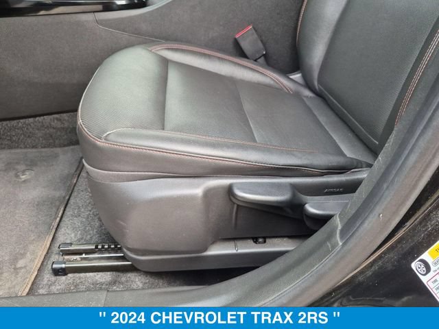 Used 2024 Chevrolet Trax RS w/ Sunroof Package FWD image 14
