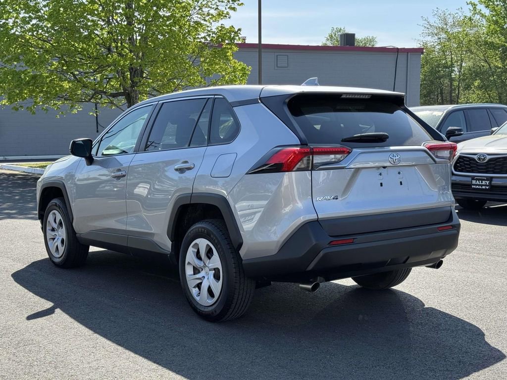 Used 2024 Toyota RAV4 LE AWD/4WD image 22