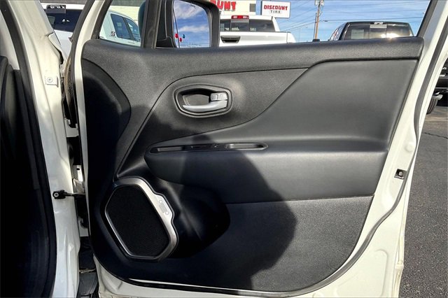 Used 2023 Jeep Renegade Latitude image 19