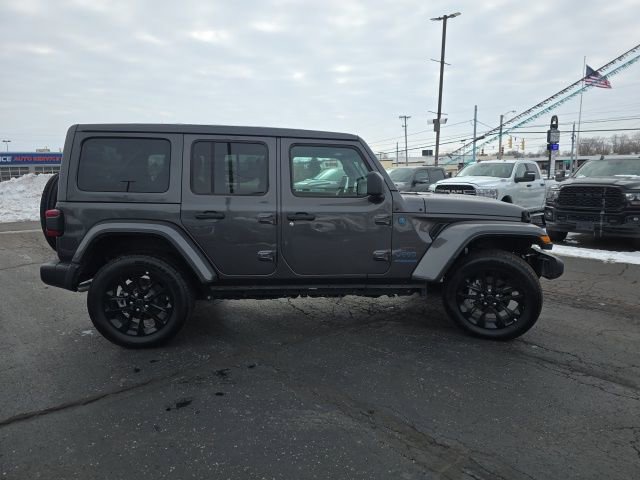Used 2025 Jeep Wrangler Unlimited Sahara w/ Safety Group image 7