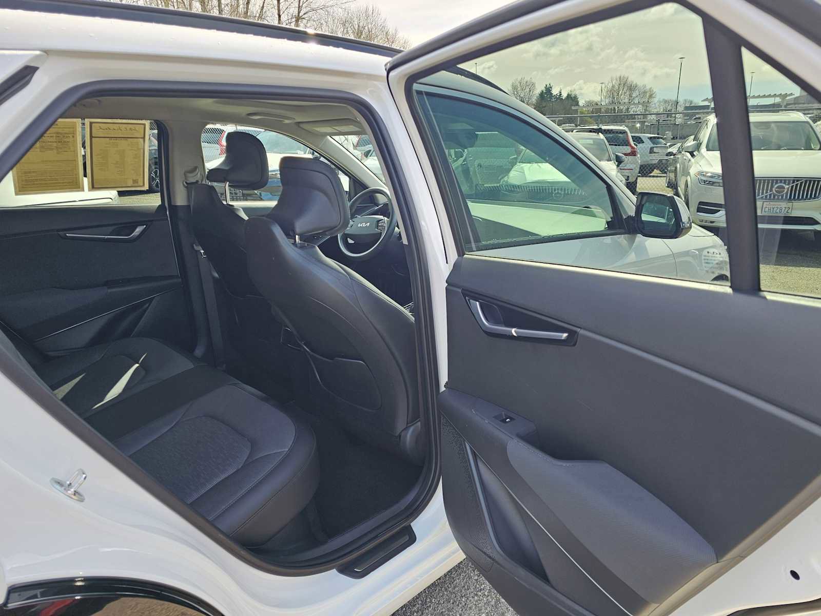 Used 2023 Kia Niro SX image 13