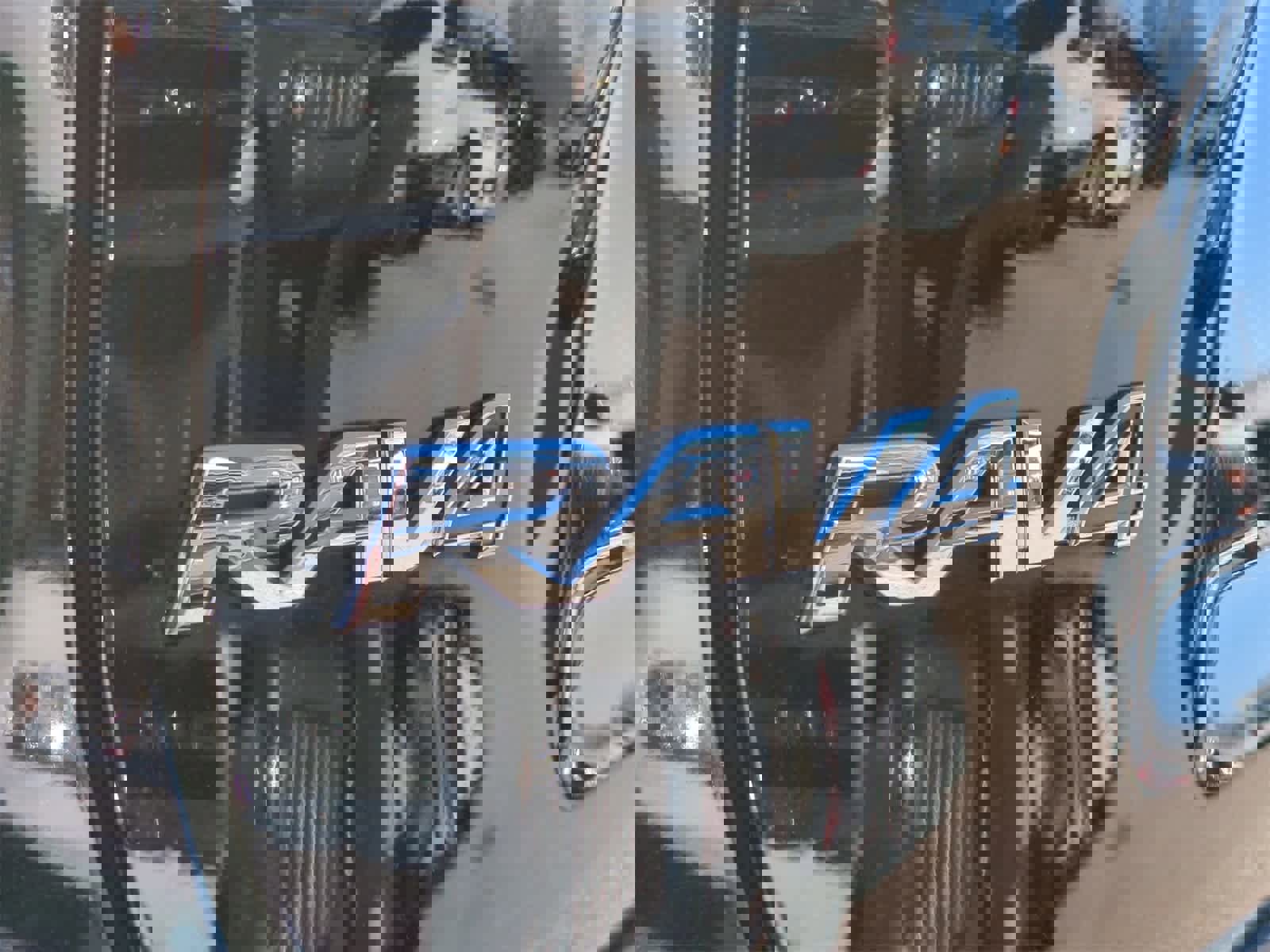 Used 2019 Toyota RAV4 XLE Premium image 13