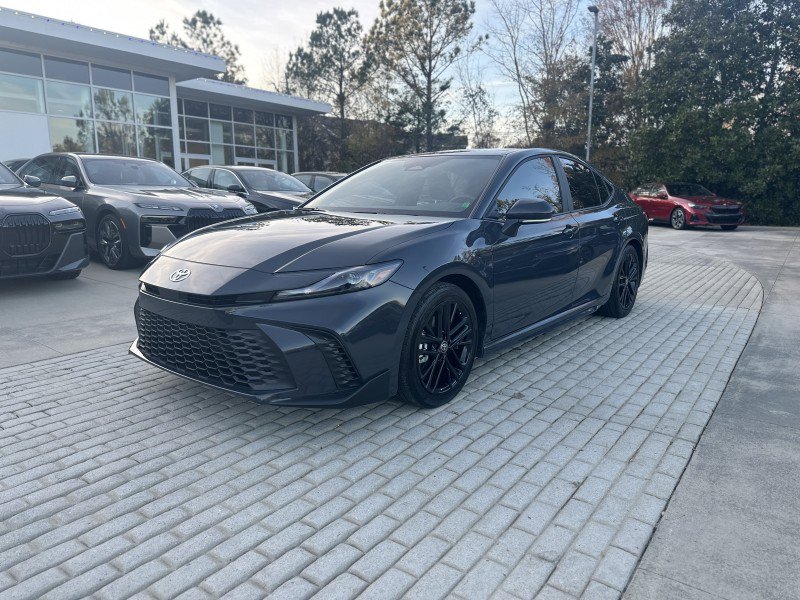 Used 2025 Toyota Camry SE image 2