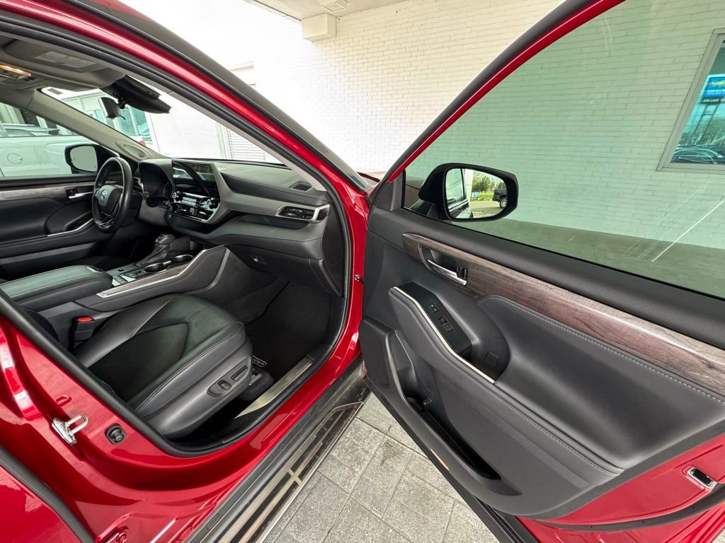 Used 2022 Toyota Highlander Platinum image 14