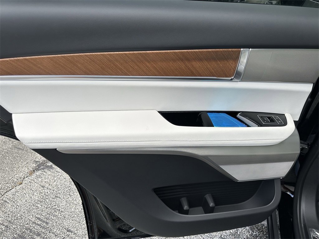 New 2026 Cadillac Vistiq Sport image 26
