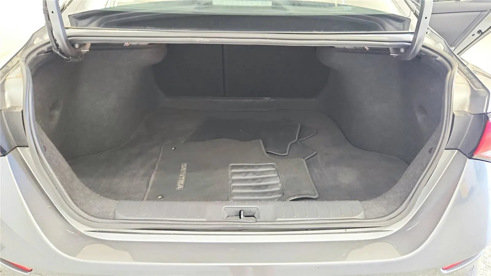 Used 2024 Nissan Sentra SV FWD image 19