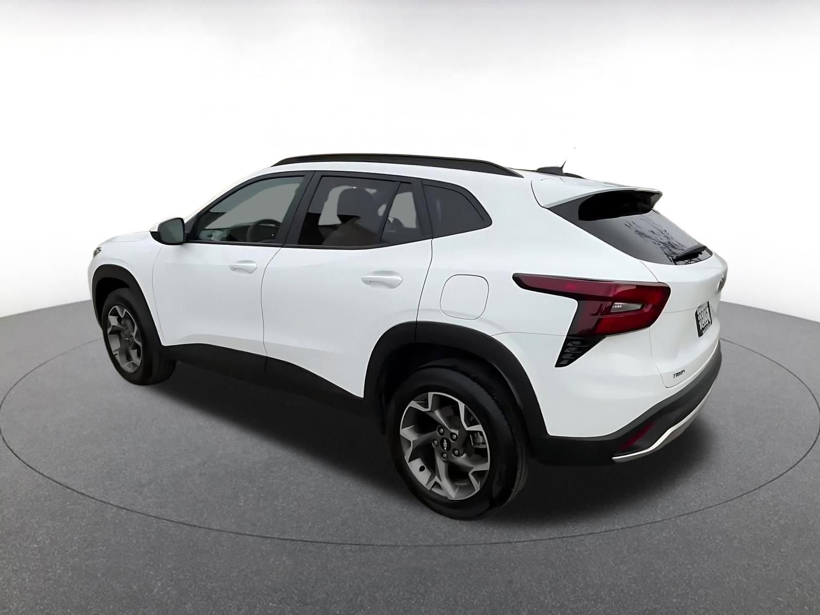 Used 2025 Chevrolet Trax LT image 10