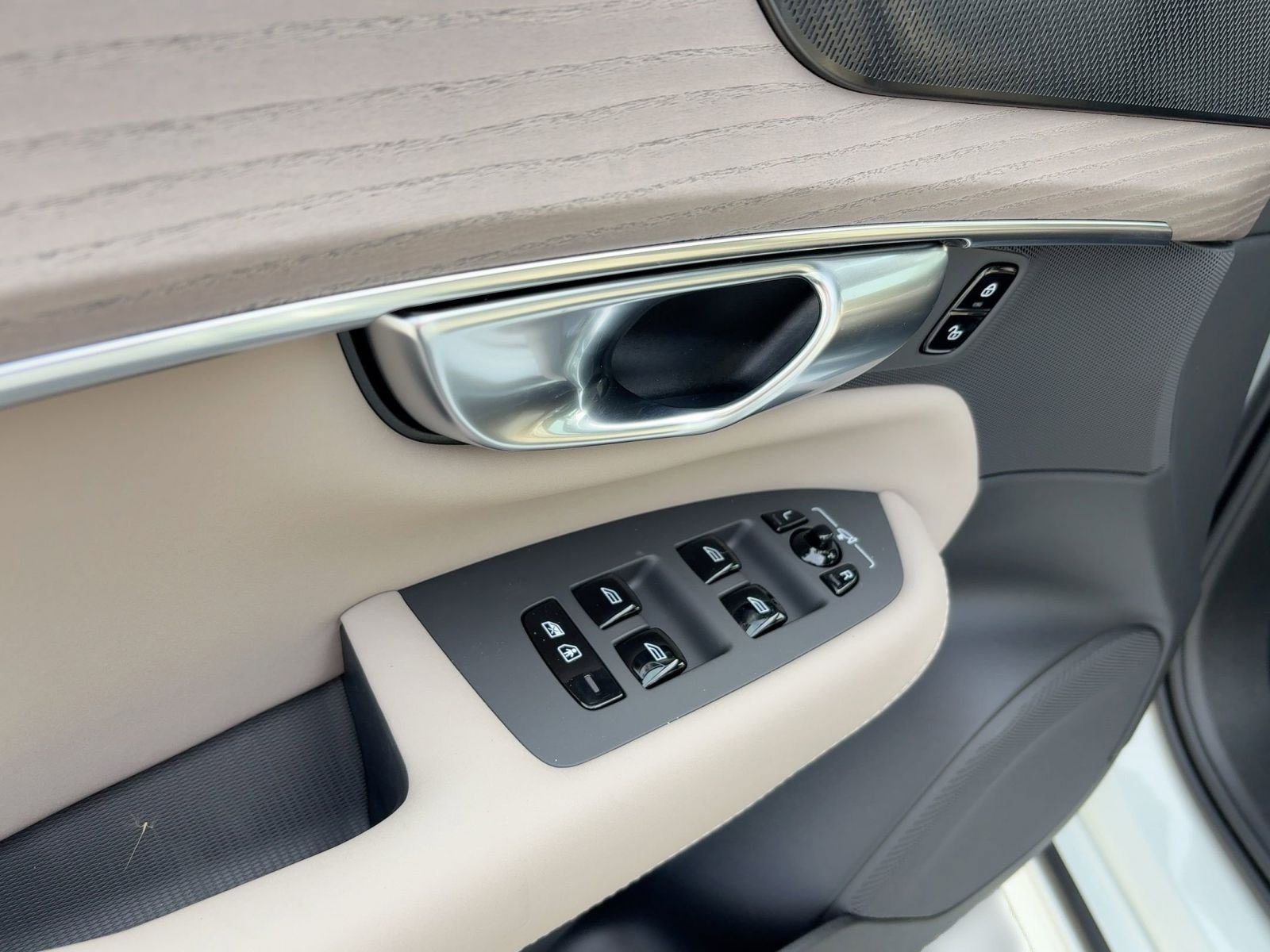 New 2026 Volvo XC90 T8 Plus AWD/4WD image 12
