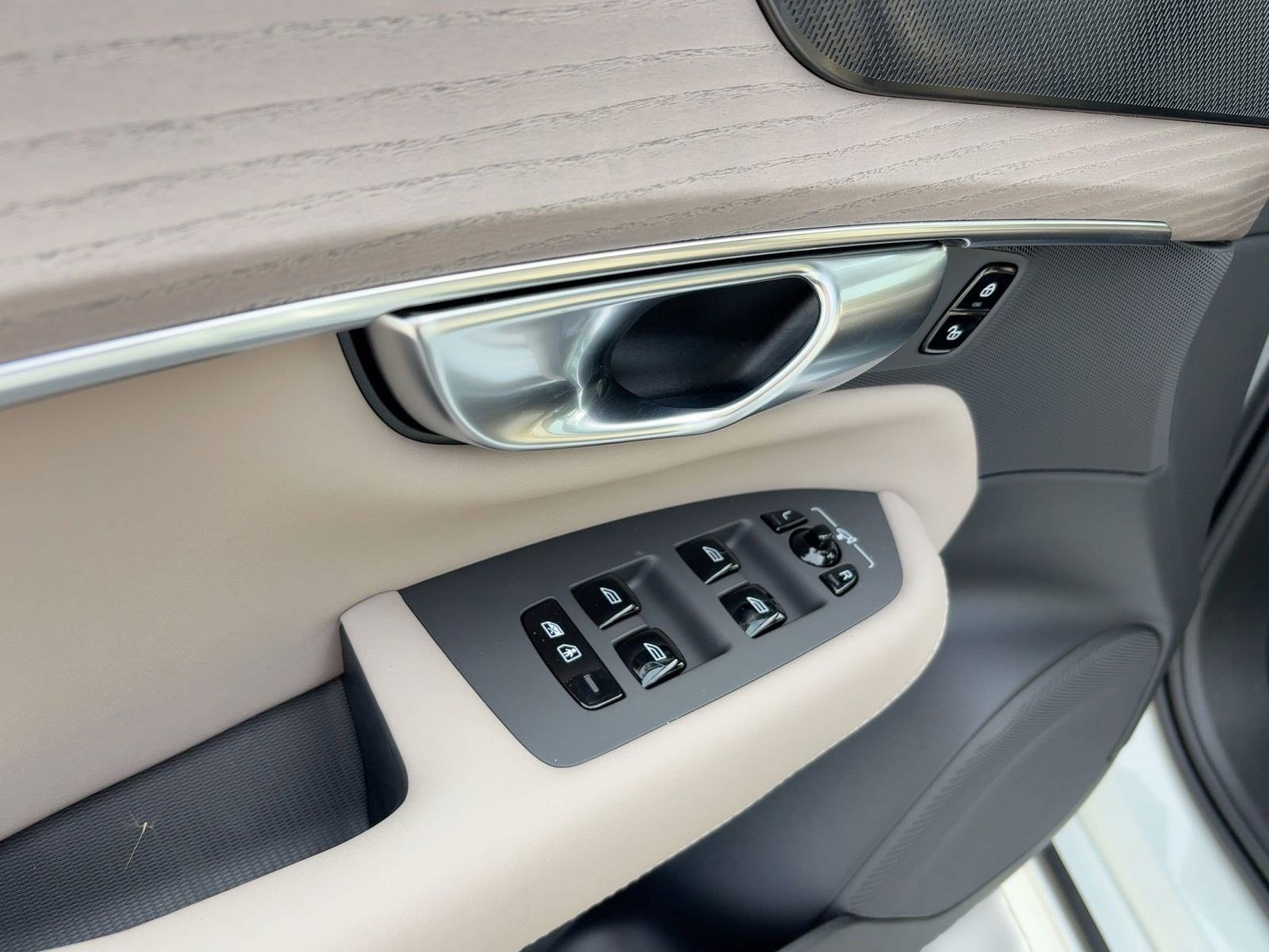 New 2026 Volvo XC90 T8 Plus image 12