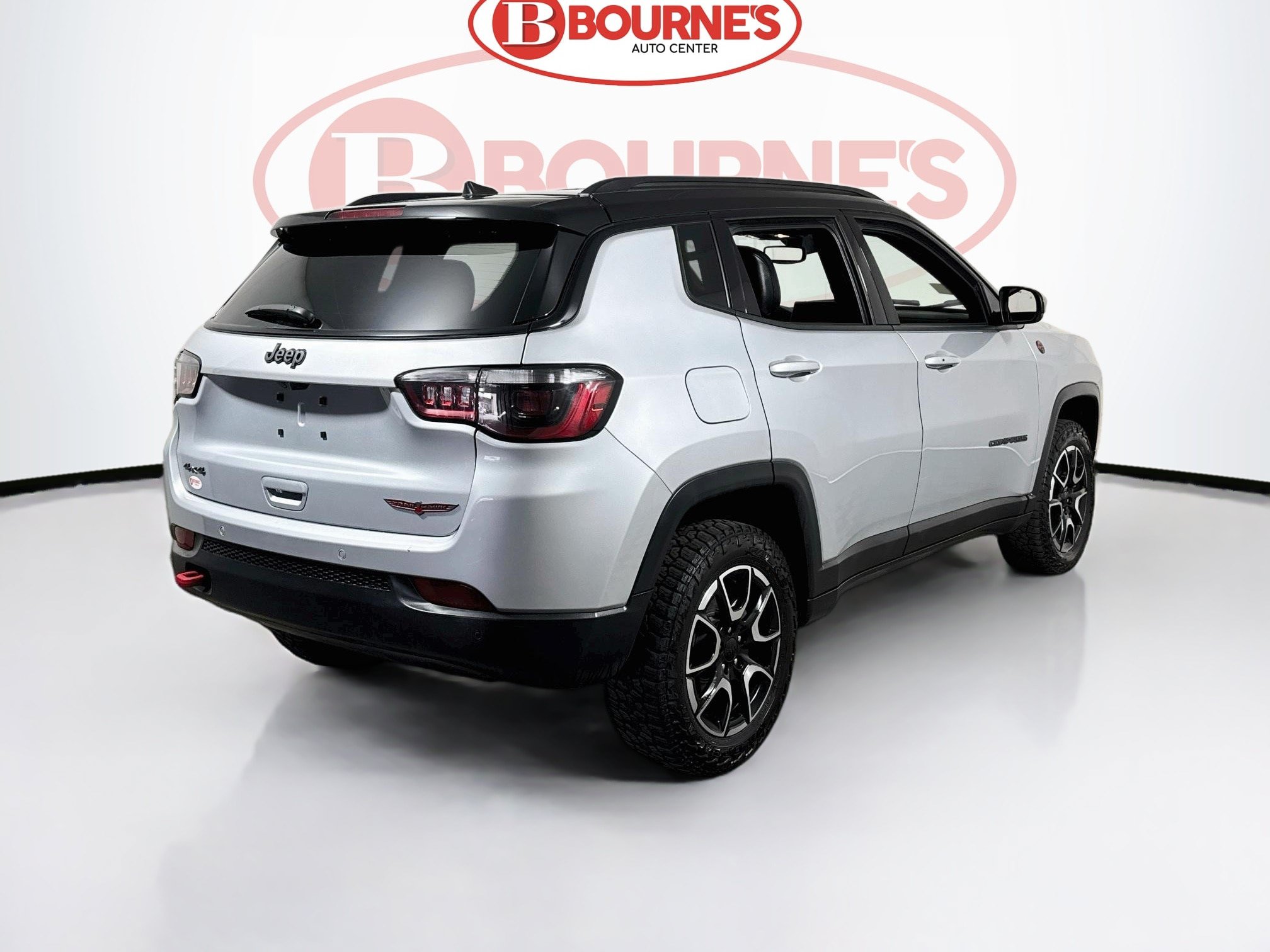 Used 2024 Jeep Compass Trailhawk AWD/4WD image 8