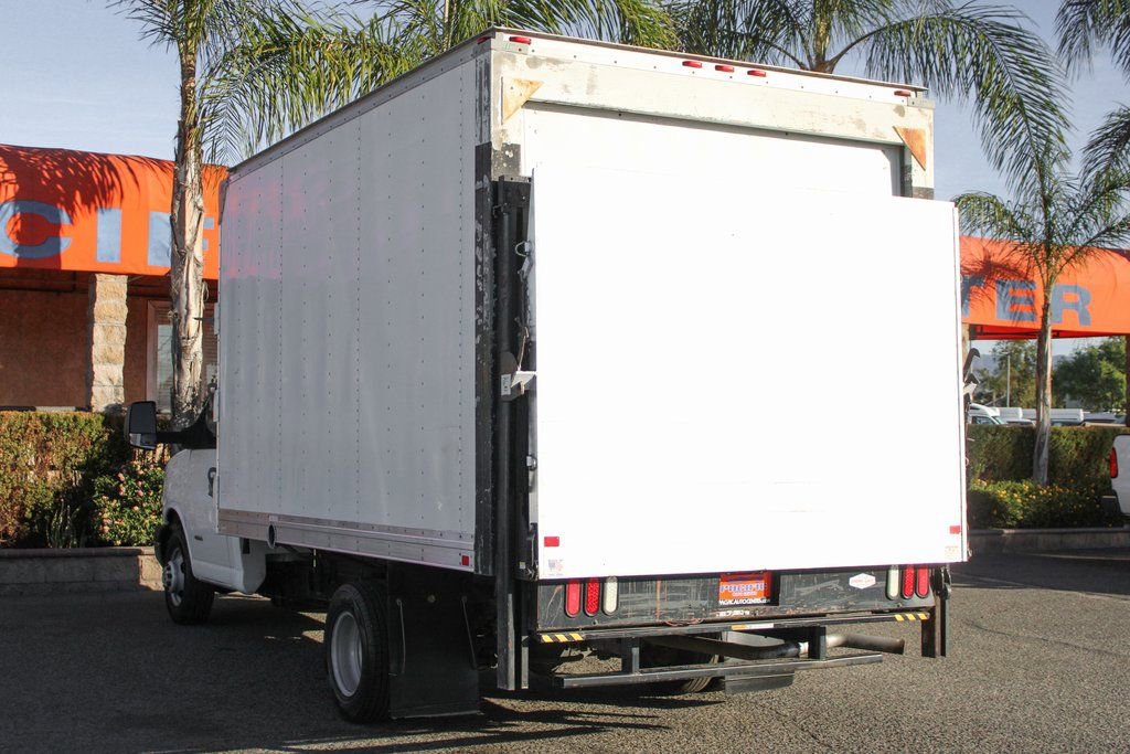 Used 2016 Chevrolet Express 4500 w/ Chrome Appearance Package RWD image 7