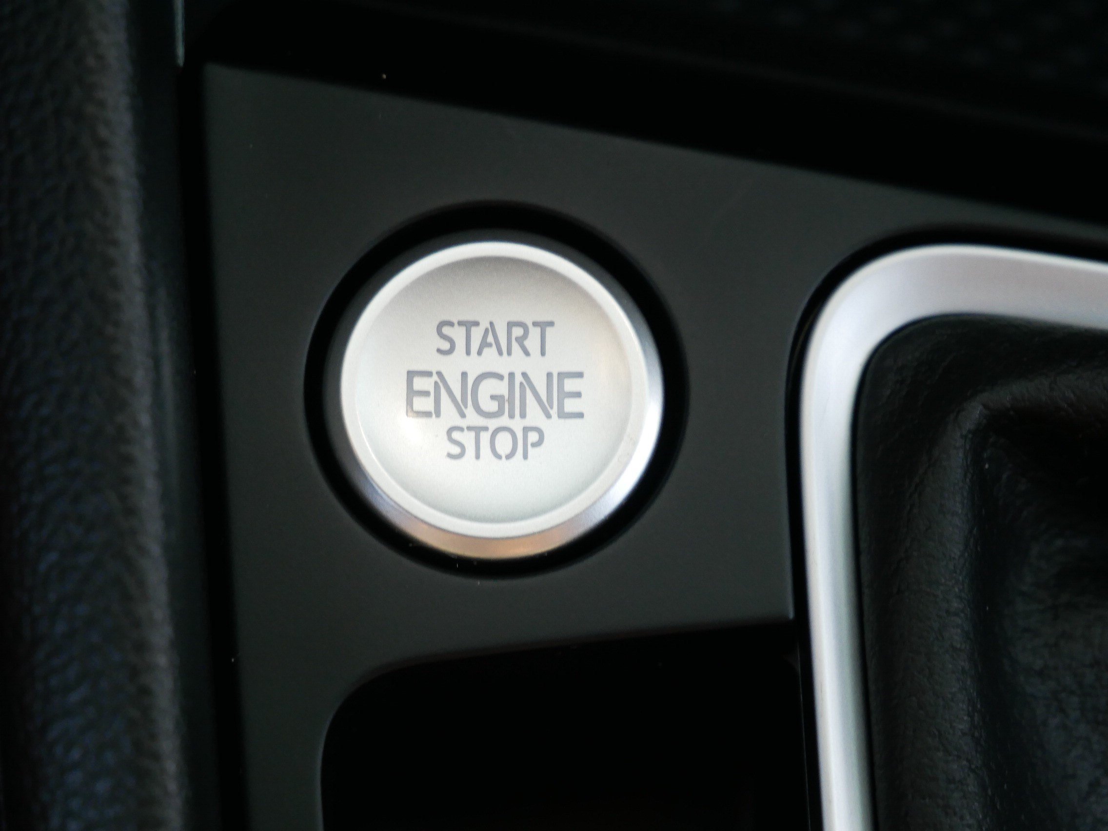 Used 2025 Volkswagen Jetta SEL FWD image 31