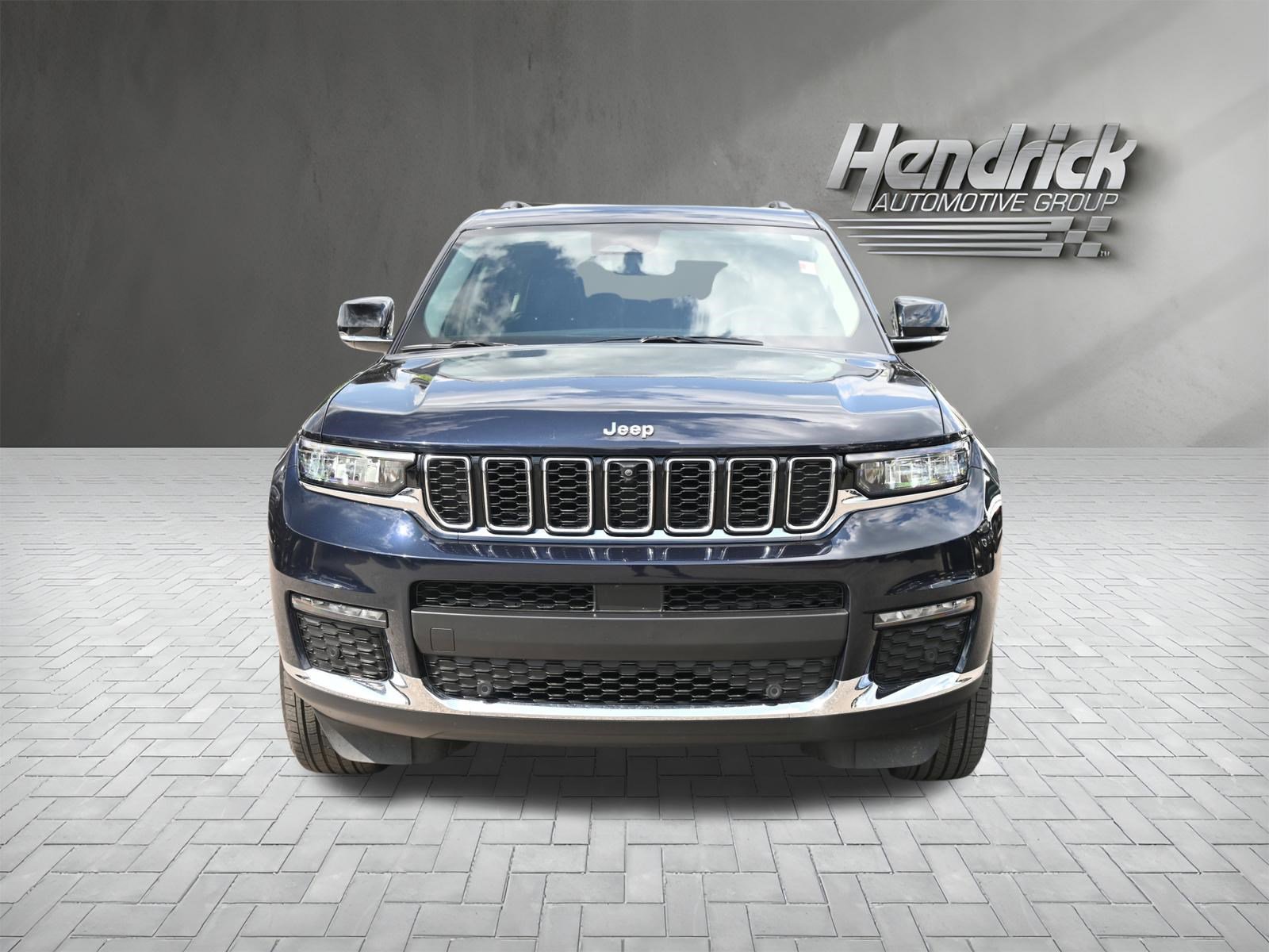 Used 2023 Jeep Grand Cherokee L Limited w/ Luxury Tech Group II AWD/4WD image 3