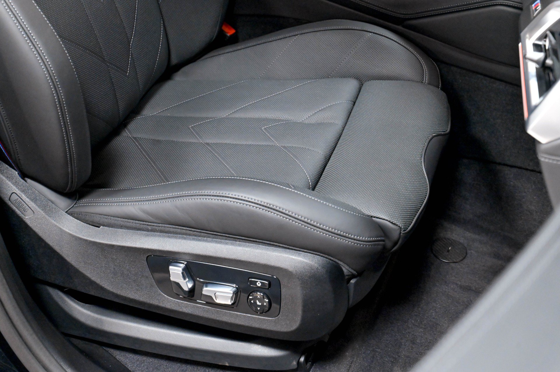 Used 2023 BMW XM AWD/4WD image 25