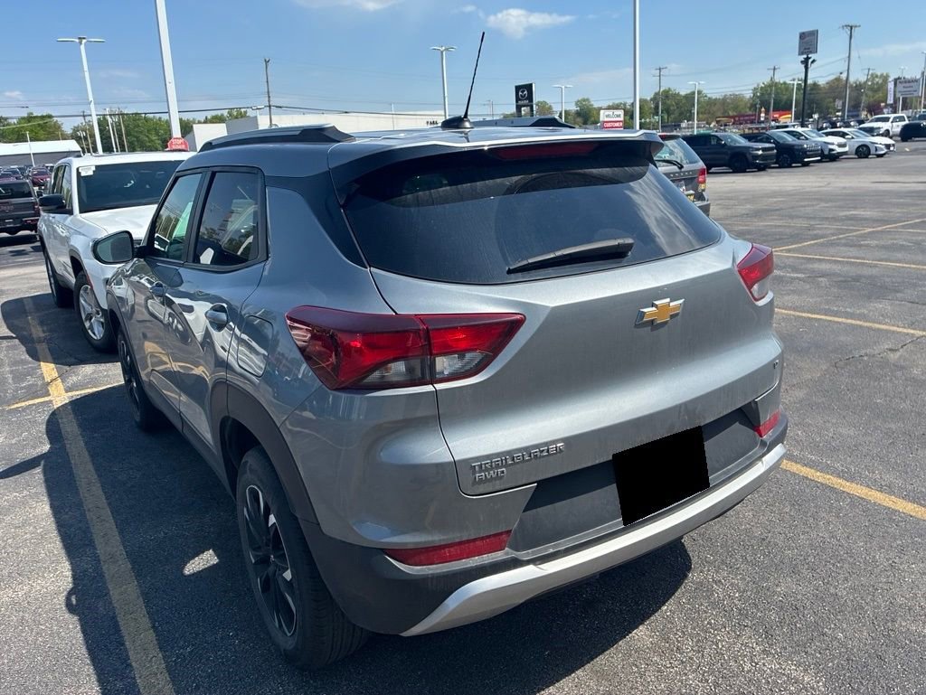 Used 2023 Chevrolet TrailBlazer LT AWD/4WD image 2