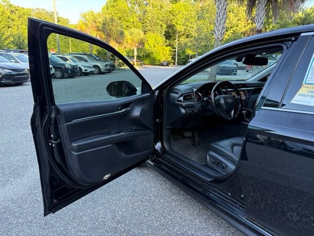 Used 2019 Toyota Camry XSE FWD image 9