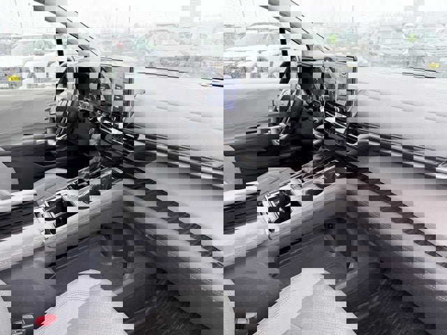 Used 2021 Toyota Sienna Limited image 21