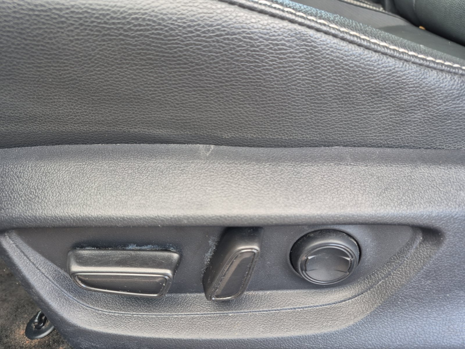 Used 2025 Toyota Camry SE FWD image 14