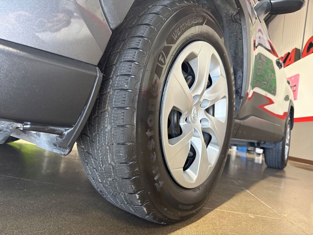 Used 2021 Toyota RAV4 LE AWD/4WD image 38