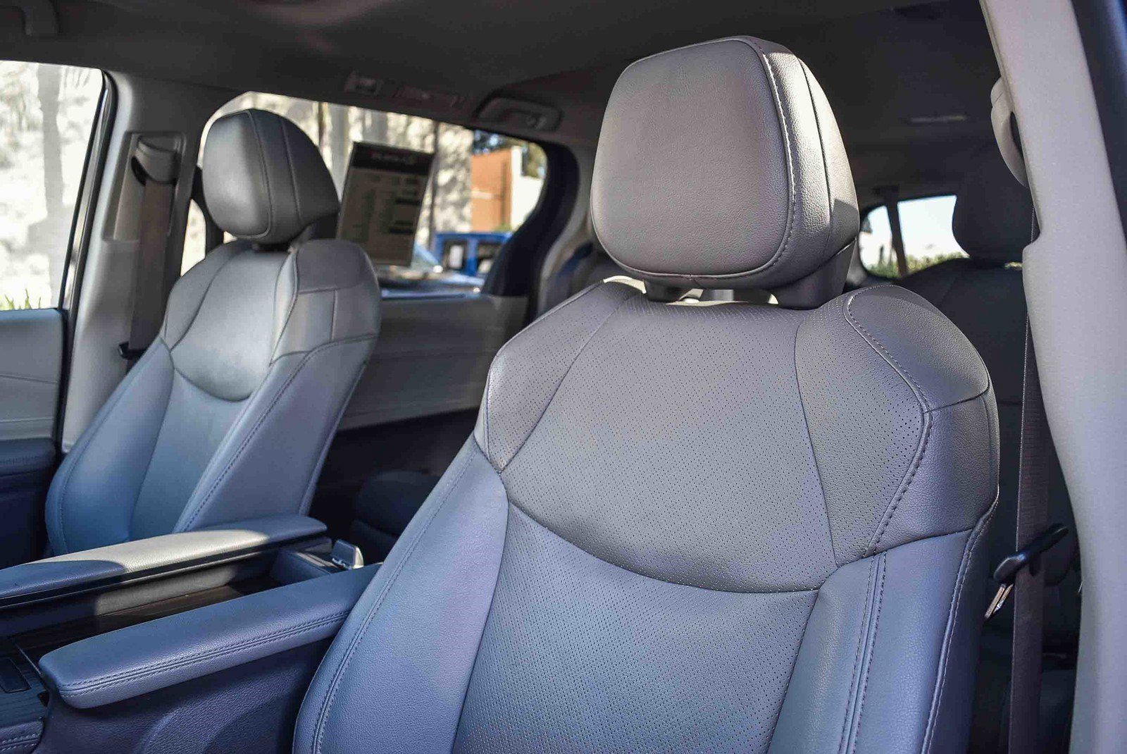 Used 2023 Toyota Sienna Limited image 23