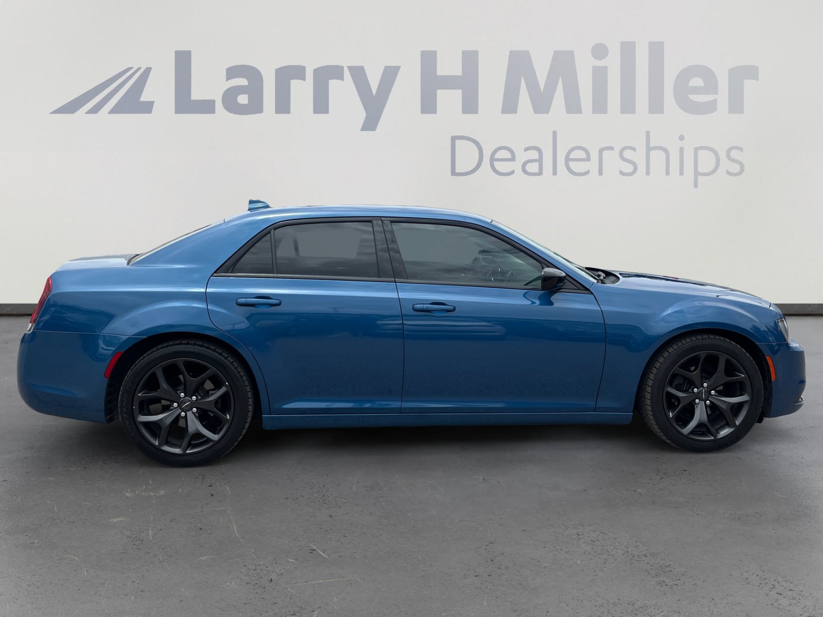 Certified 2020 Chrysler 300 Touring w/ Sport Appearance Package RWD image 6