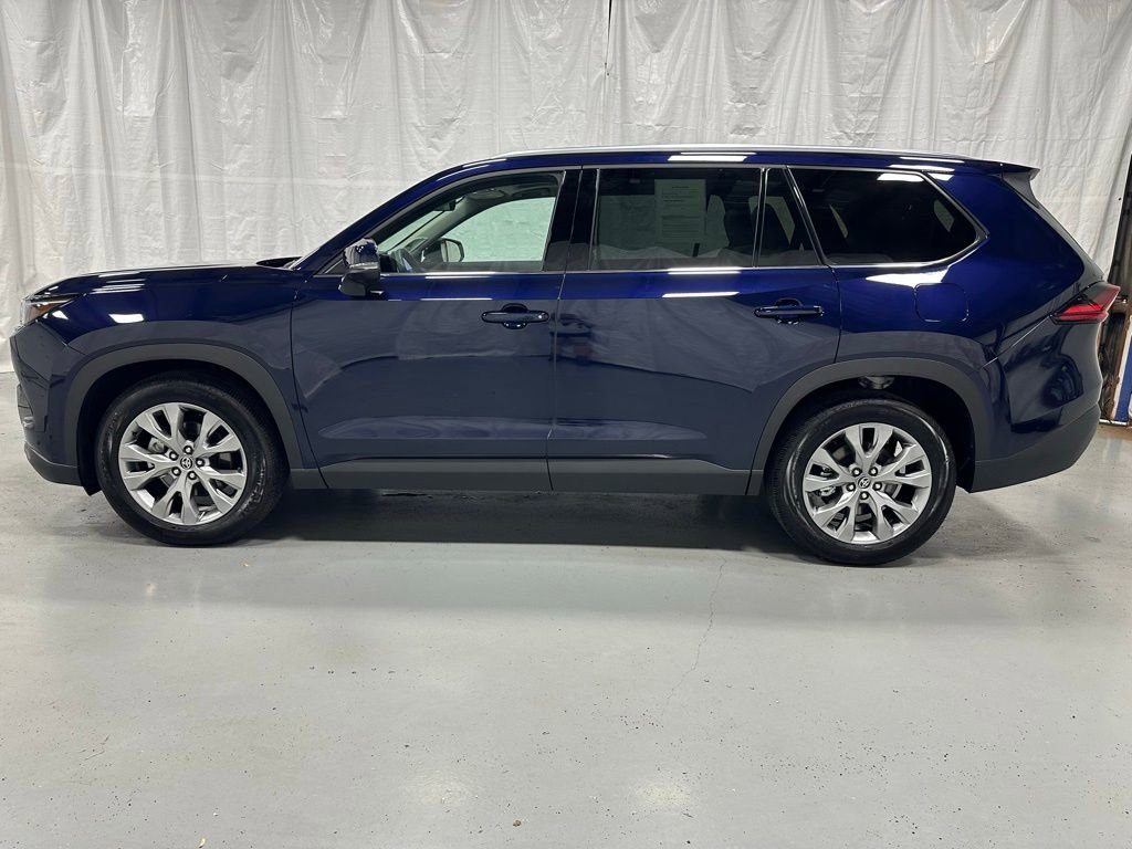 Used 2025 Toyota Grand Highlander AWD image 4