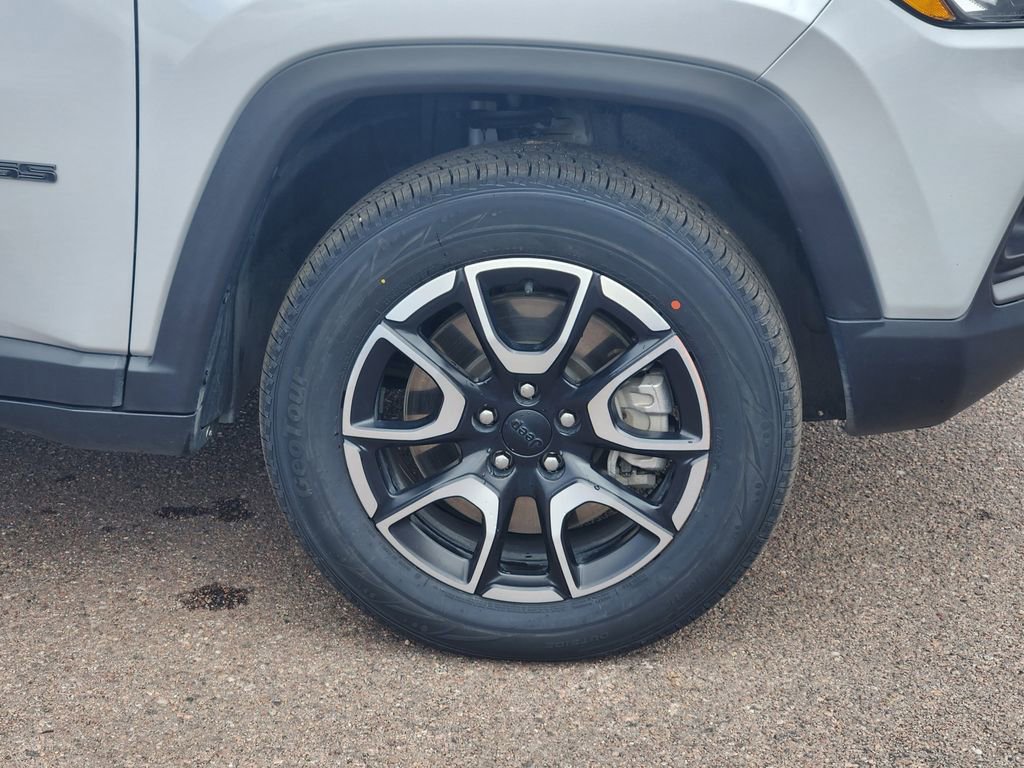 Used 2024 Jeep Compass Trailhawk image 30