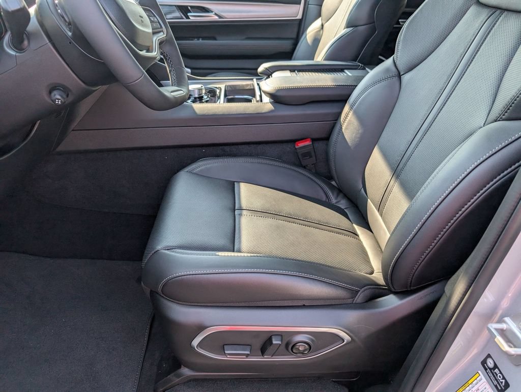 New 2026 Jeep Grand Wagoneer L 2WD image 11