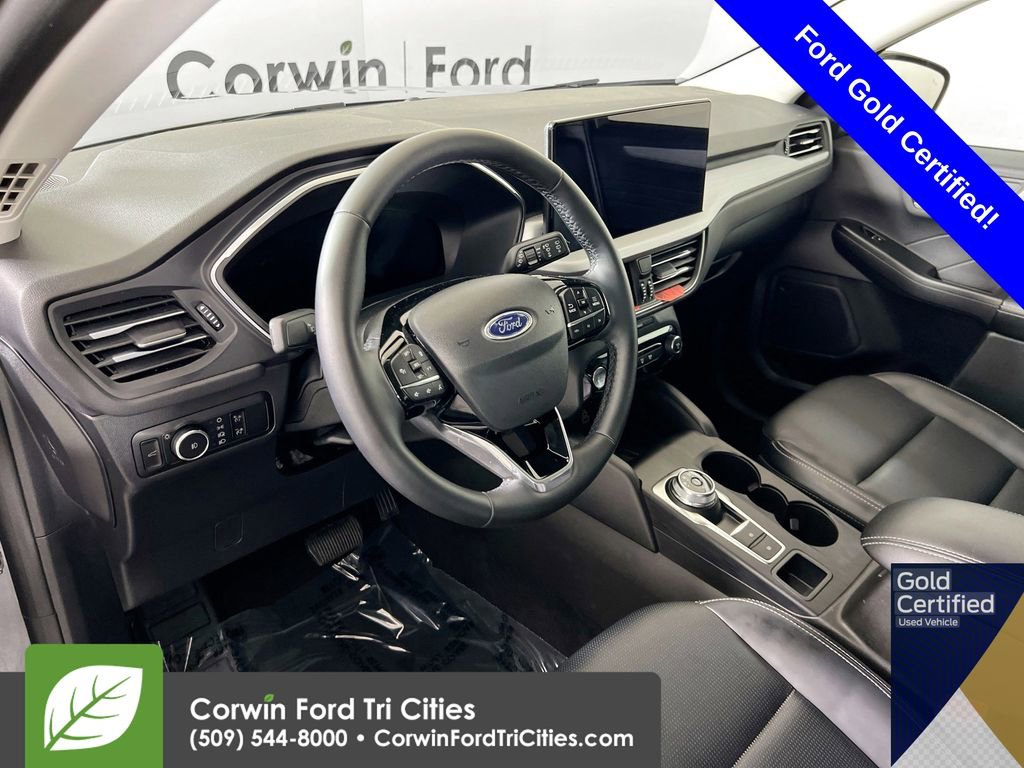 Used 2025 Ford Escape Platinum image 3