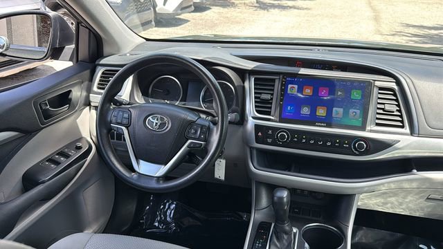 Used 2017 Toyota Highlander LE FWD image 14