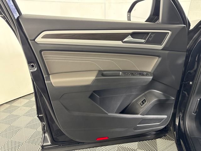 Used 2023 Volkswagen Atlas SE w/ Black Wheel Package image 27