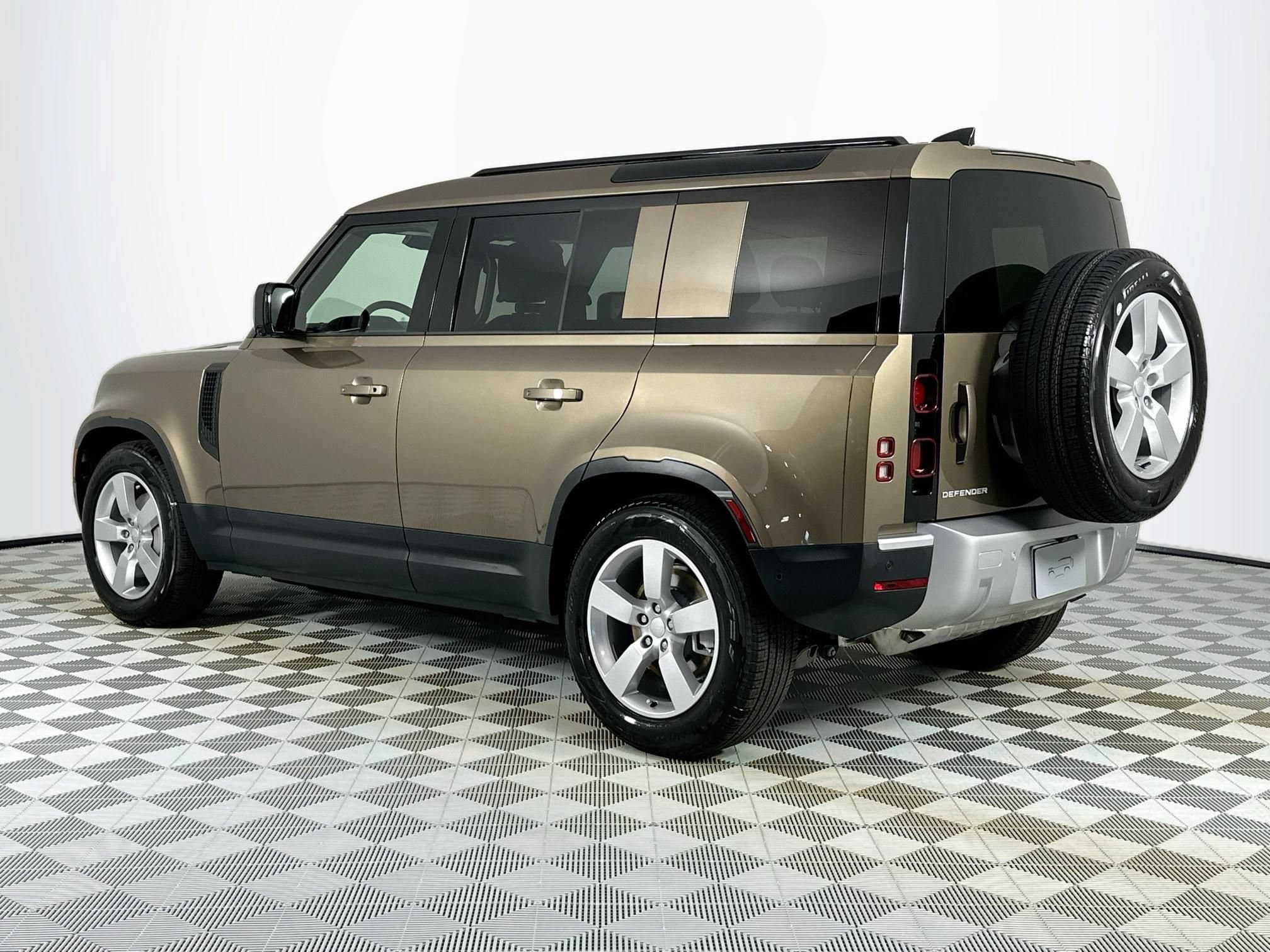 Used 2025 Land Rover Defender 110 S AWD/4WD image 7