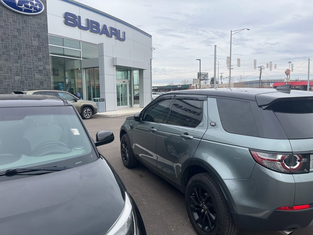 Used 2018 Land Rover Discovery Sport HSE image 3