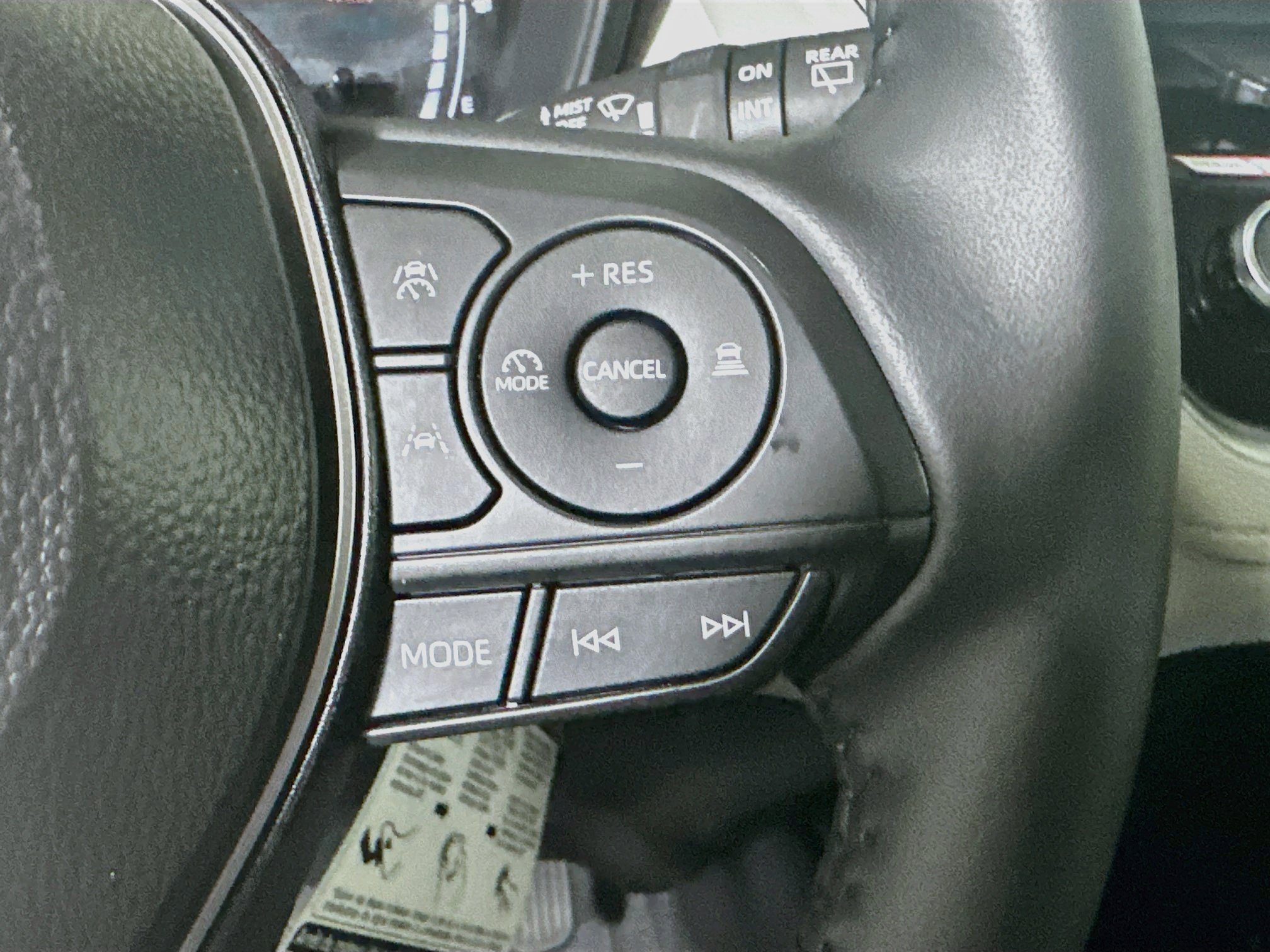 Used 2026 Toyota Corolla Cross LE FWD image 17