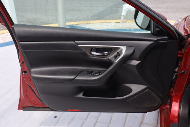 Used 2015 Nissan Altima 3.5 SL FWD image 12