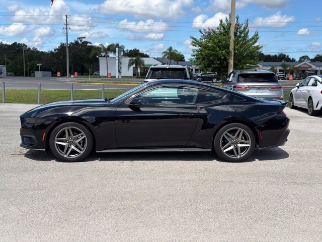 Used 2025 Ford Mustang Coupe RWD image 2