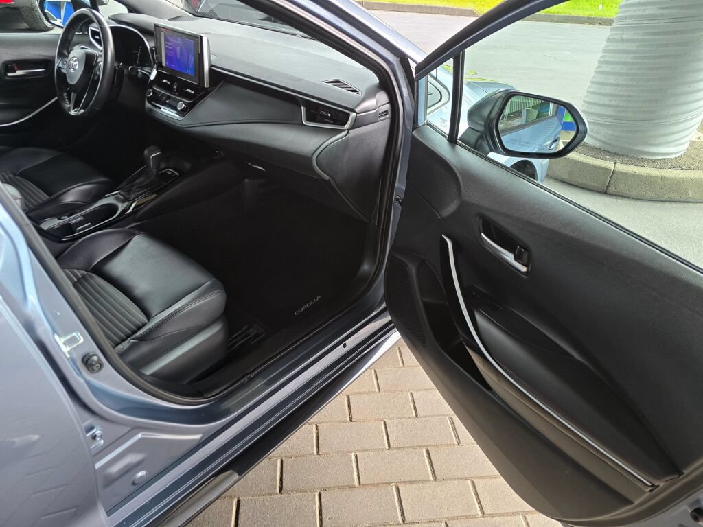 Used 2024 Toyota Corolla XSE FWD image 12