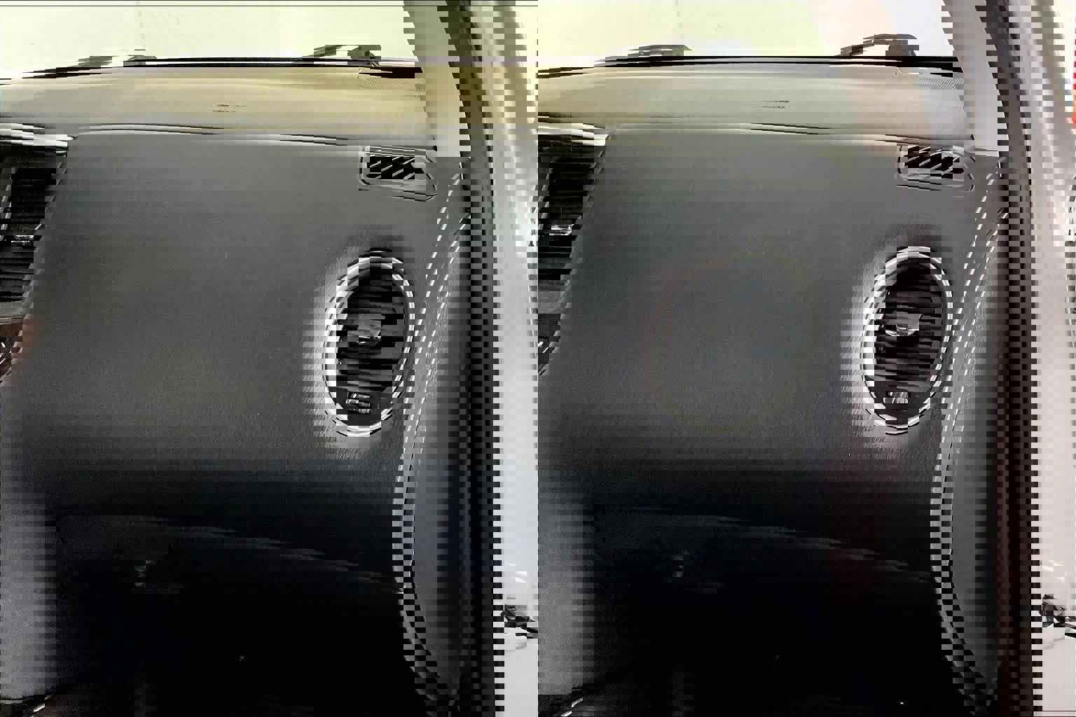 Used 2015 Nissan Pathfinder SL w/ Trailer Tow Package image 16