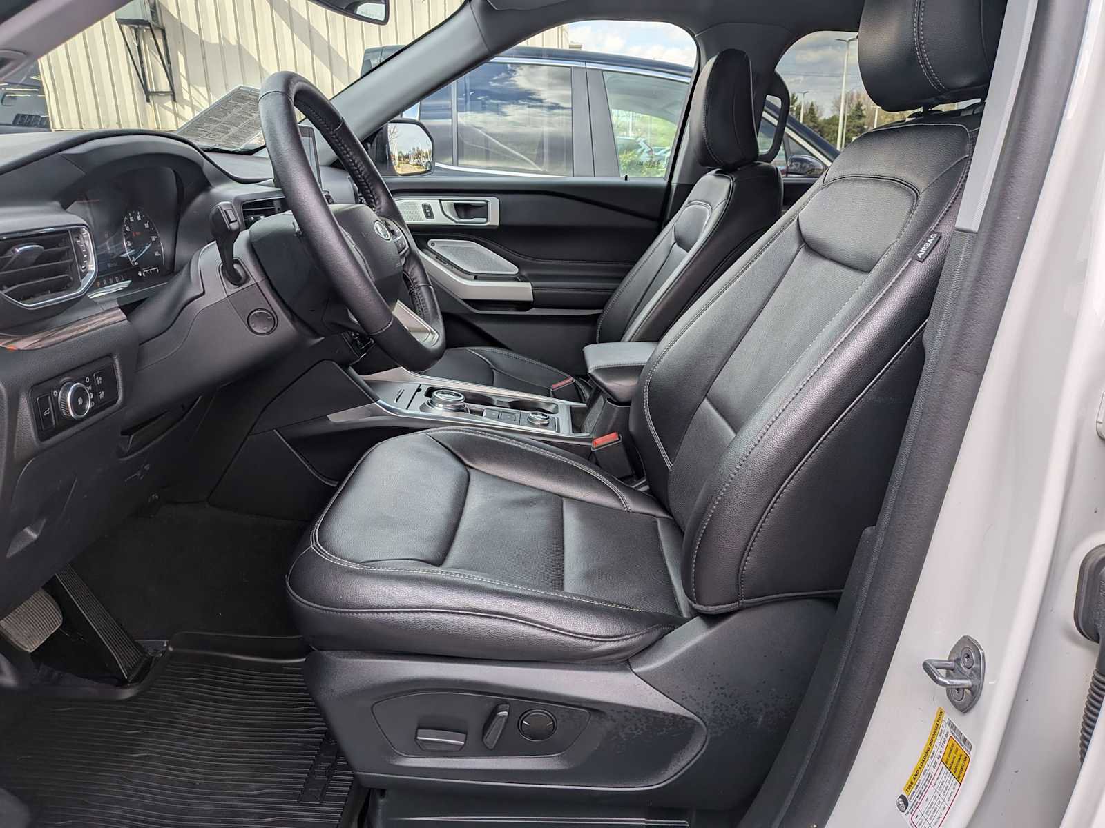 Used 2024 Ford Explorer Limited w/ Limited Technology Package AWD/4WD image 13